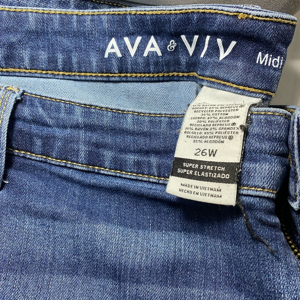 Ava & Viv